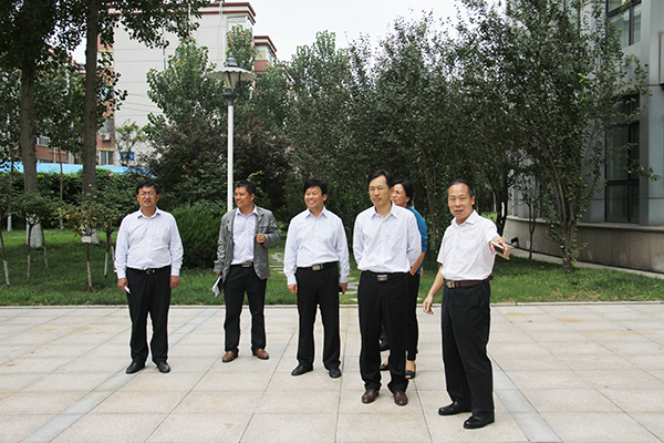 校领导视察新学期开学准备工作