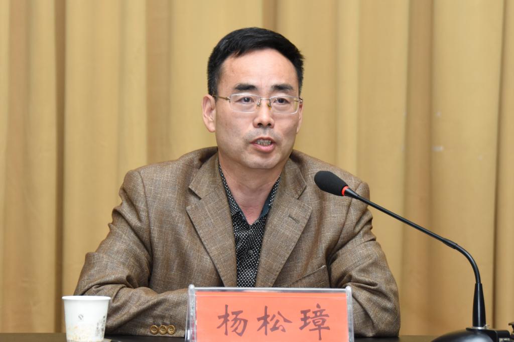 我校召开2016年职称评审专家库评委培训会议