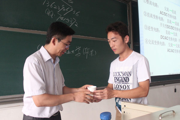 我校学生积极开展五个一尊师活动-河南科技