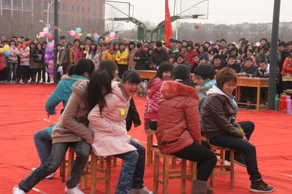 <em>魅力女生节</em> 靓丽新风尚-河南科技学院