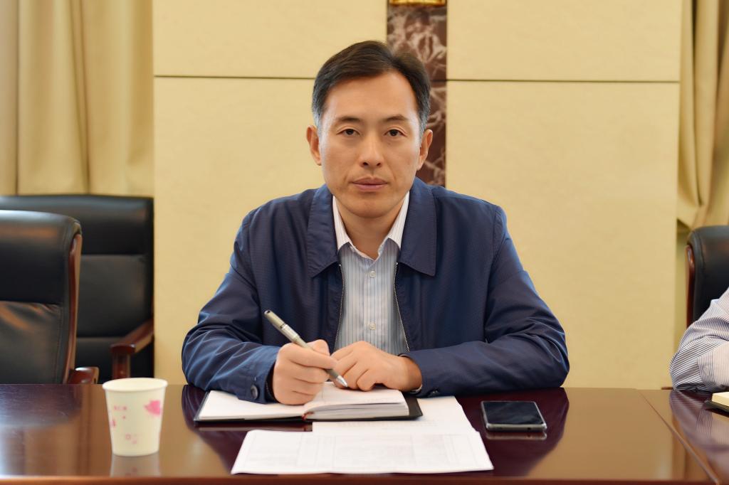 校长李成伟讲话