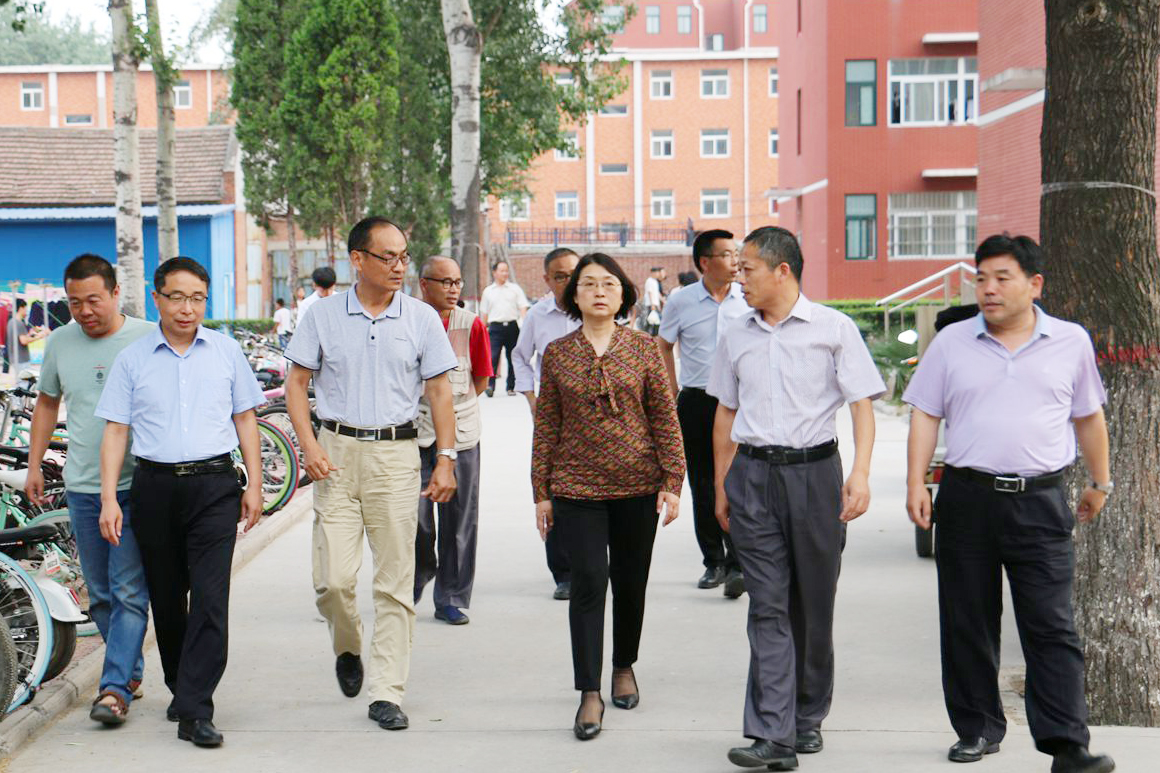 副校长王霞实地考察