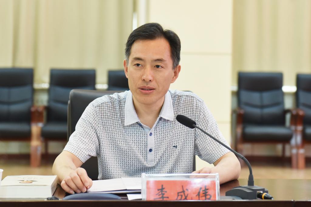 校党委副书记、校长李成伟讲话