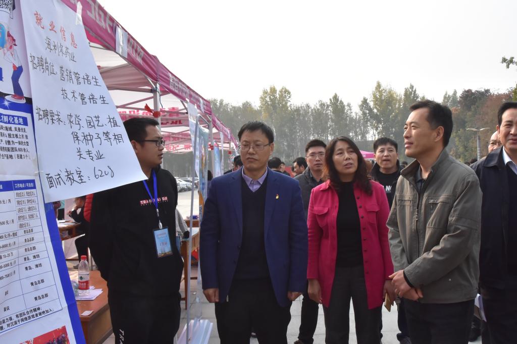 校长李成伟现场指导工作