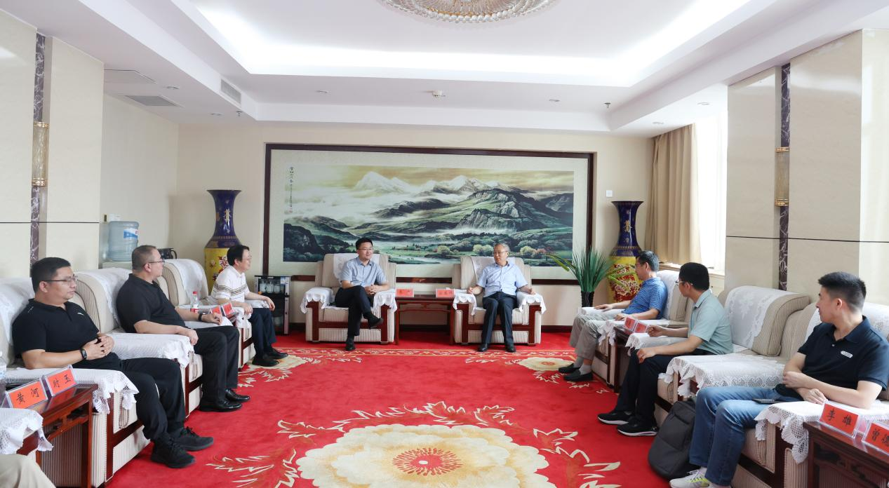 河南省智慧黄河网络建设与农业绿色发展论坛专家一行来校调研交流