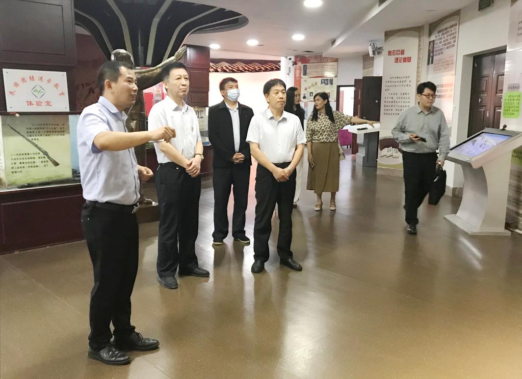 参观国情国史体验馆