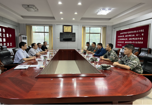 校党委副书记、工会主席苗双虎率队赴驻新部队进行“八一”走访慰问