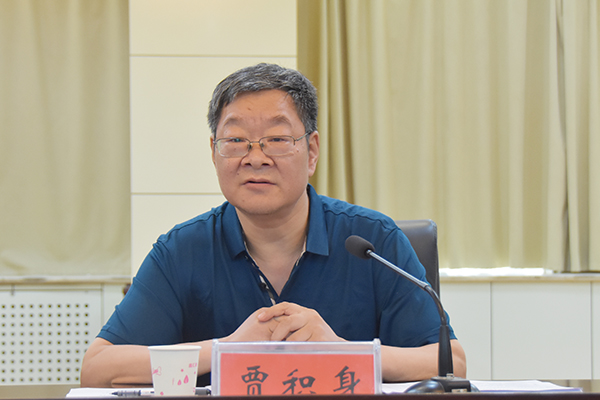 校工会主席贾积身讲话