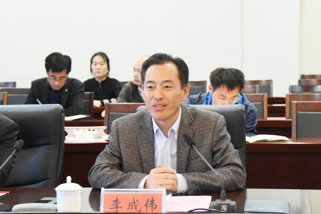 校长李成伟致辞
