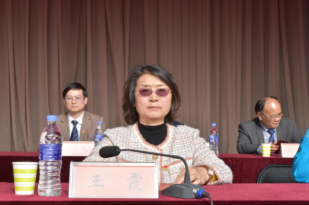 副校长王霞宣读获奖单位名单