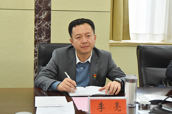 新乡市政府副秘书长李亮讲话