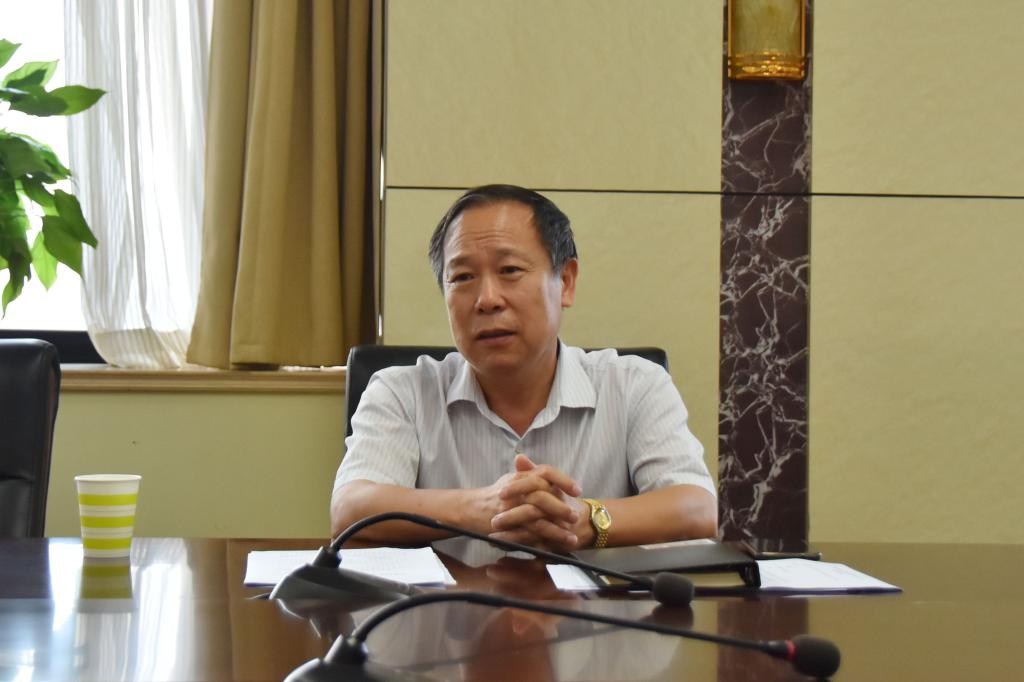 校党委副书记、工会主席苗双虎讲话