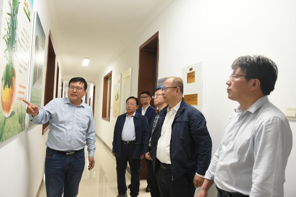 华中农业大学校长李召虎一行来校交流