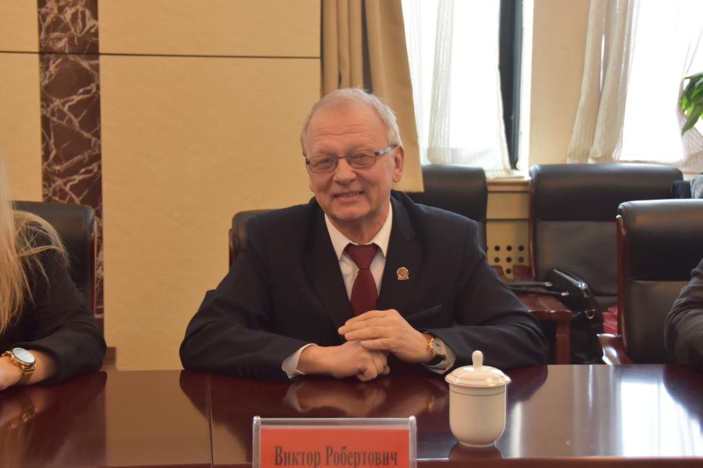 白罗斯国立文化艺术大学副校长亚兹科维奇·维克多·罗伯托维奇讲话