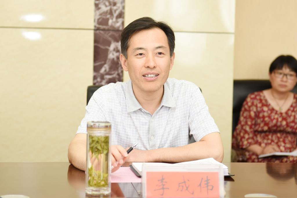 校长李成伟讲话