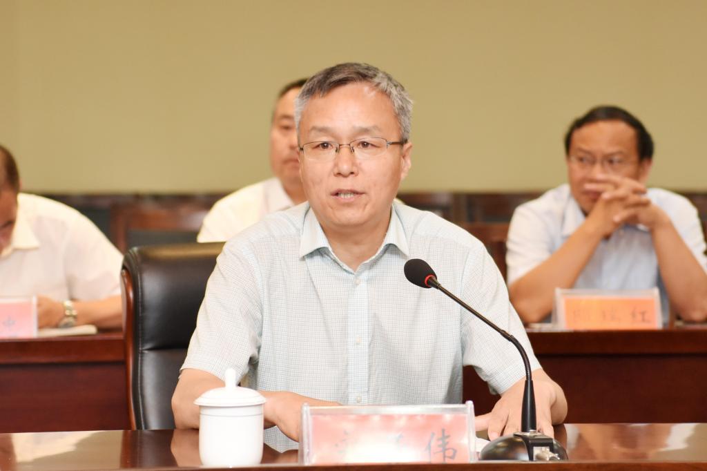 校党委副书记宋亚伟主持会议