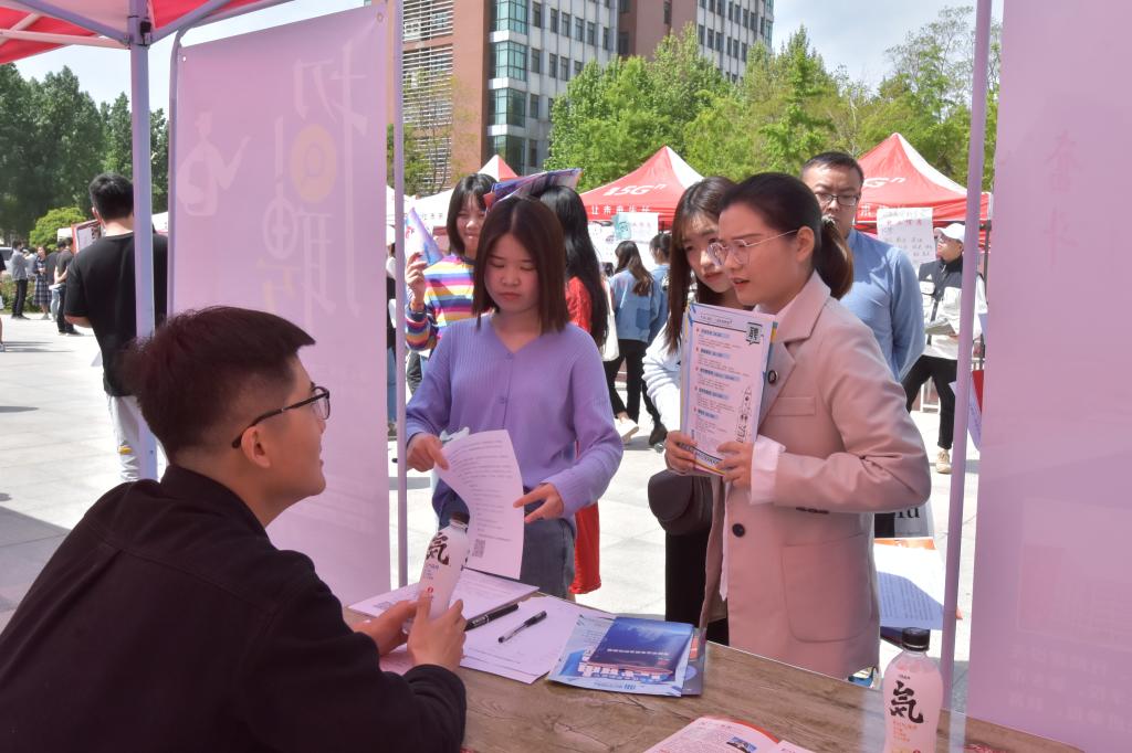 招聘会现场