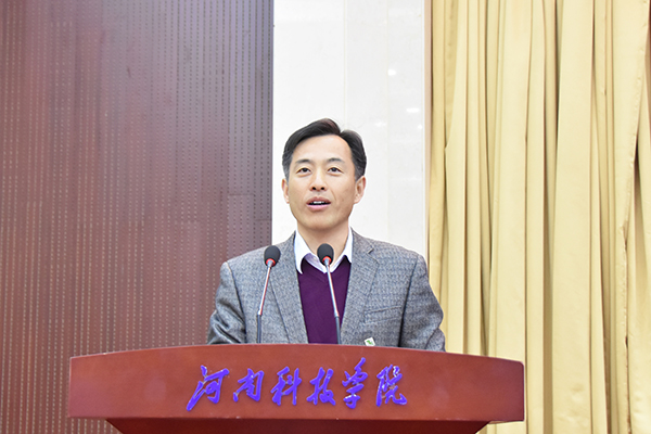 校长李成伟致欢迎辞