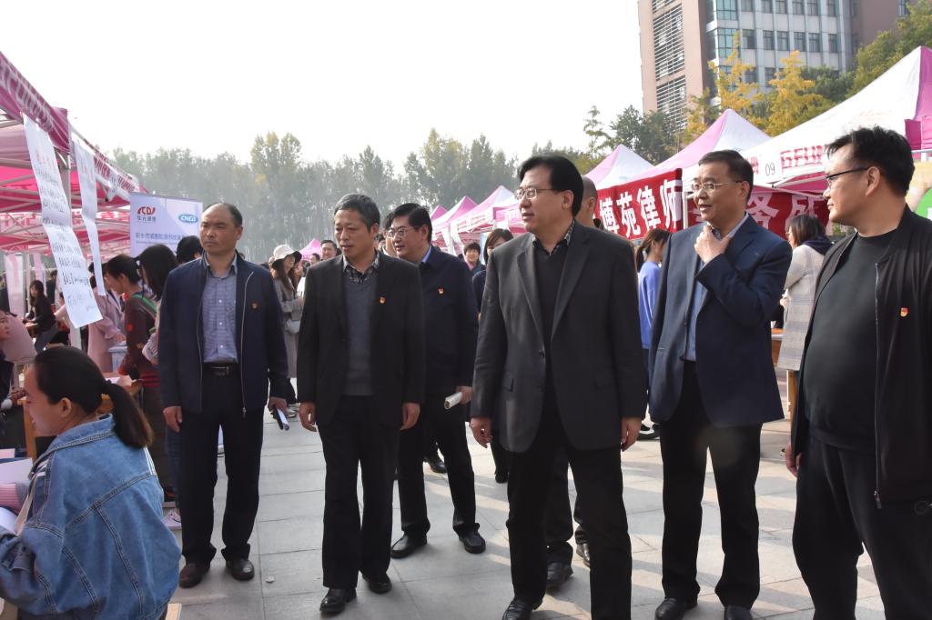 副校长冯启高现场指导工作